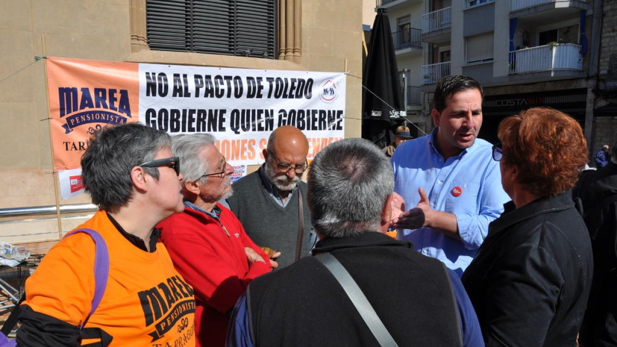 Ismael Cortés en la concentración de la Marea Pensionista en la plaza de Corsini.