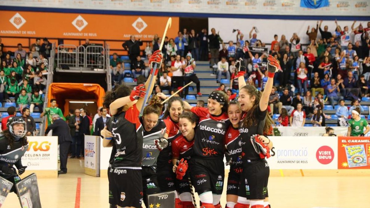 Las jugadoras del Gijón, campeonas de la Copa de la Reina en Reus.
