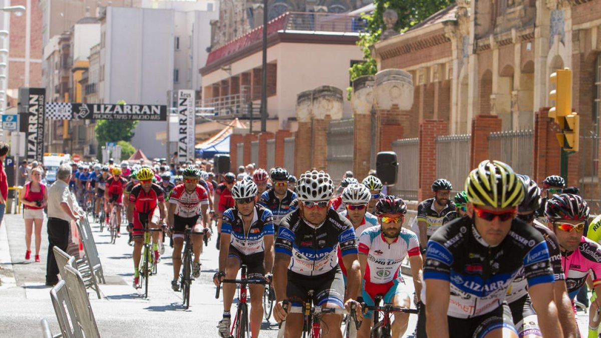 Un dels instants de la Volta a Tarragona al seu pas per Reus en l'edició celebrada l'any passat.