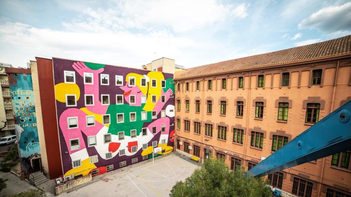 El mural fa més de 400 metres quadrats i gira a l'entorn de l'empoderament femení.