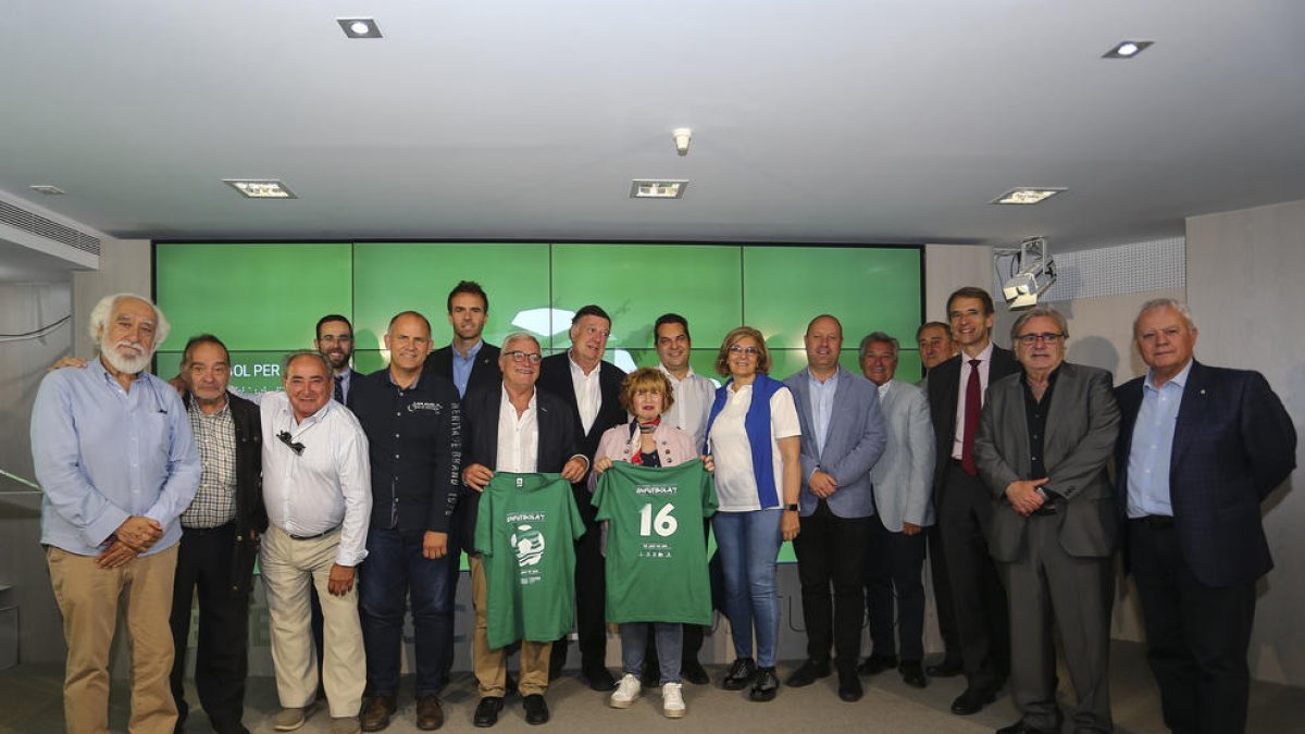 Todas las personalidades que tomaron parte en la presentación de la propuesta de la FCF.