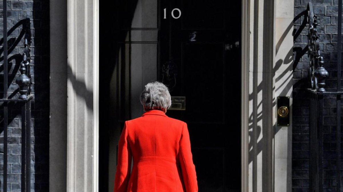 Theresa May después de presentar su dimisión.