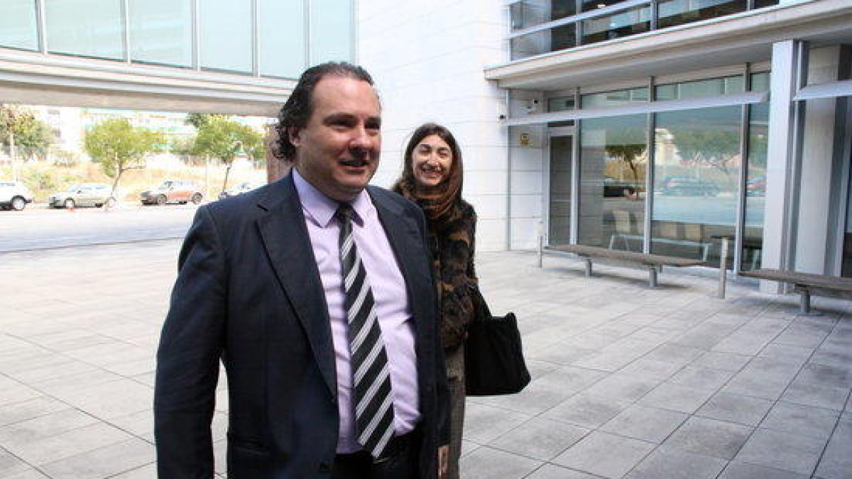 L'exalcalde de Torredembarra, Daniel Masagué, entrant a declarar als jutjats del Vendrell el 25 de novembre del 2015.
