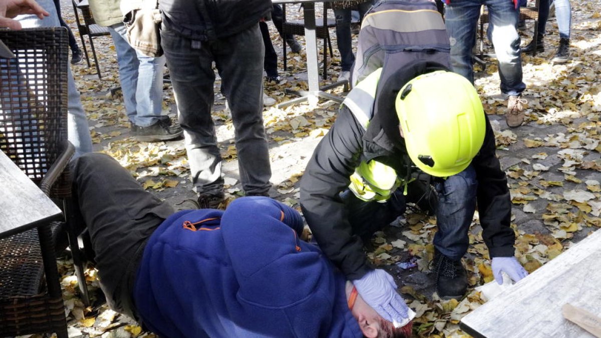 Uno de los heridos a raíz de las cargas de los Mossos en Girona.