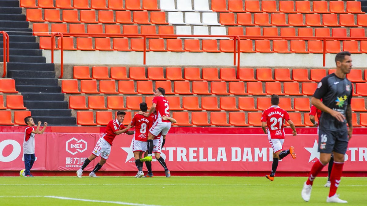 Jugadores del Nàstic celebrando el gol de Habran