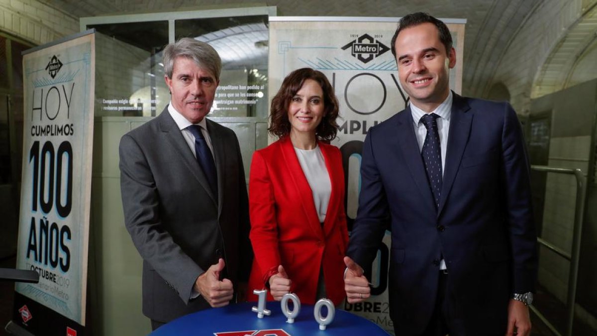 Díaz Ayuso, en una imatge d'arxiu, celebrant els 100 anys del metro de Madrid.