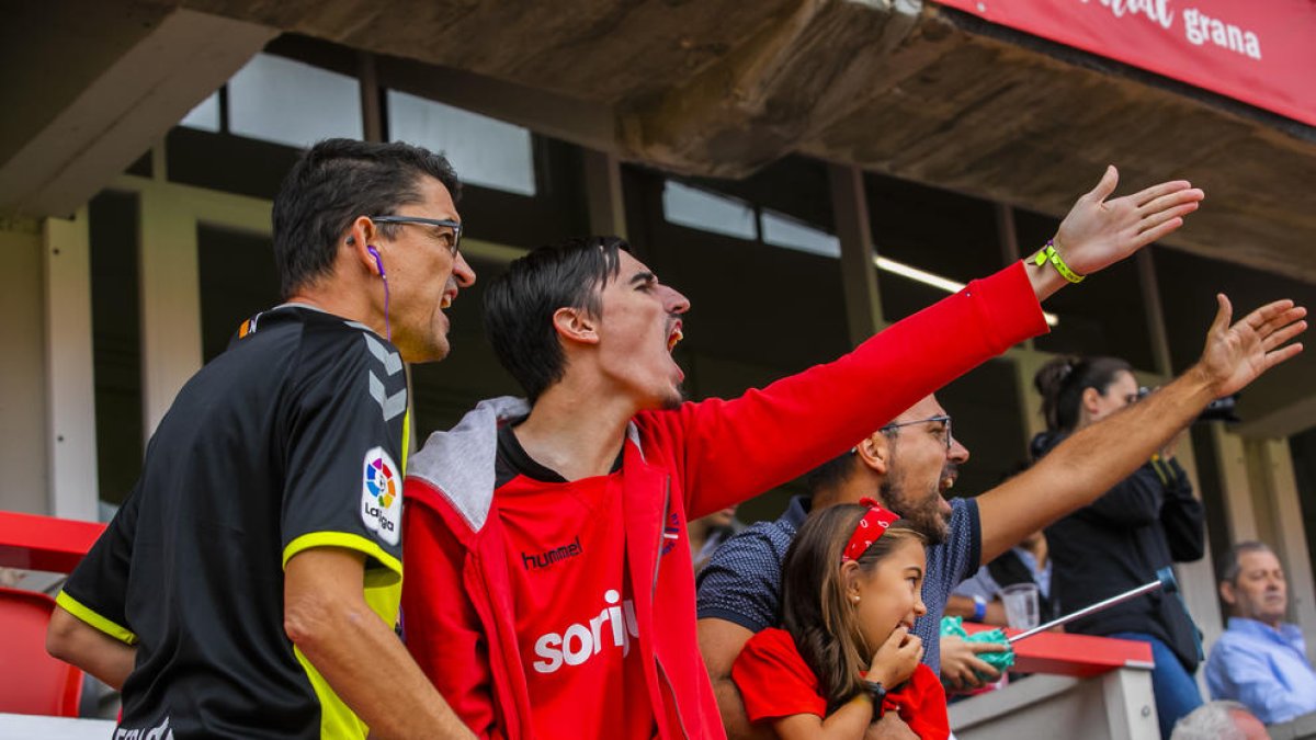 Aficionats del Nàstic, animant als seus.