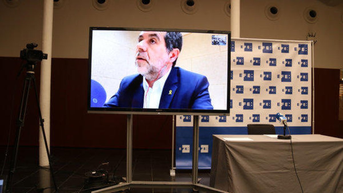 El cabeza de lista de JxCat, Jordi Sànchez, en videoconferencia desde la prisión de Soto del Real por la rueda de prensa en la Agencia EFE.