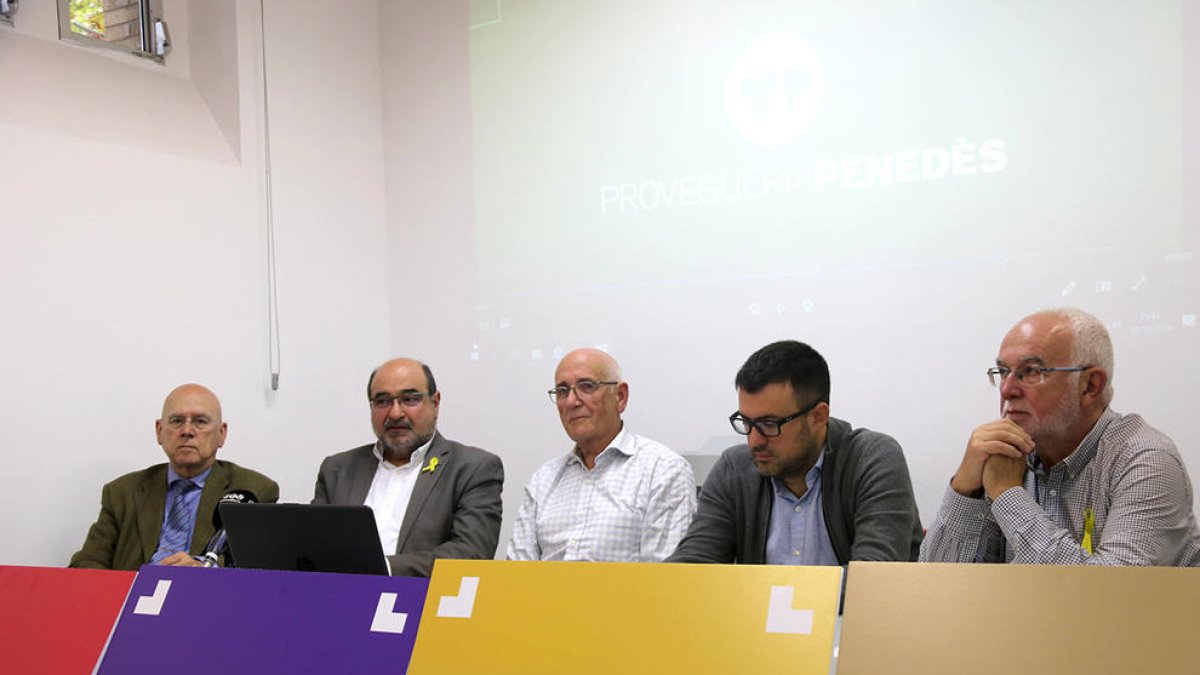 Los representantes de la entidad Provegueria Penedès, durante la rueda de prensa en Vilafranca del Penedès, donde han presentado el congreso que preparan para el mes de febrero.