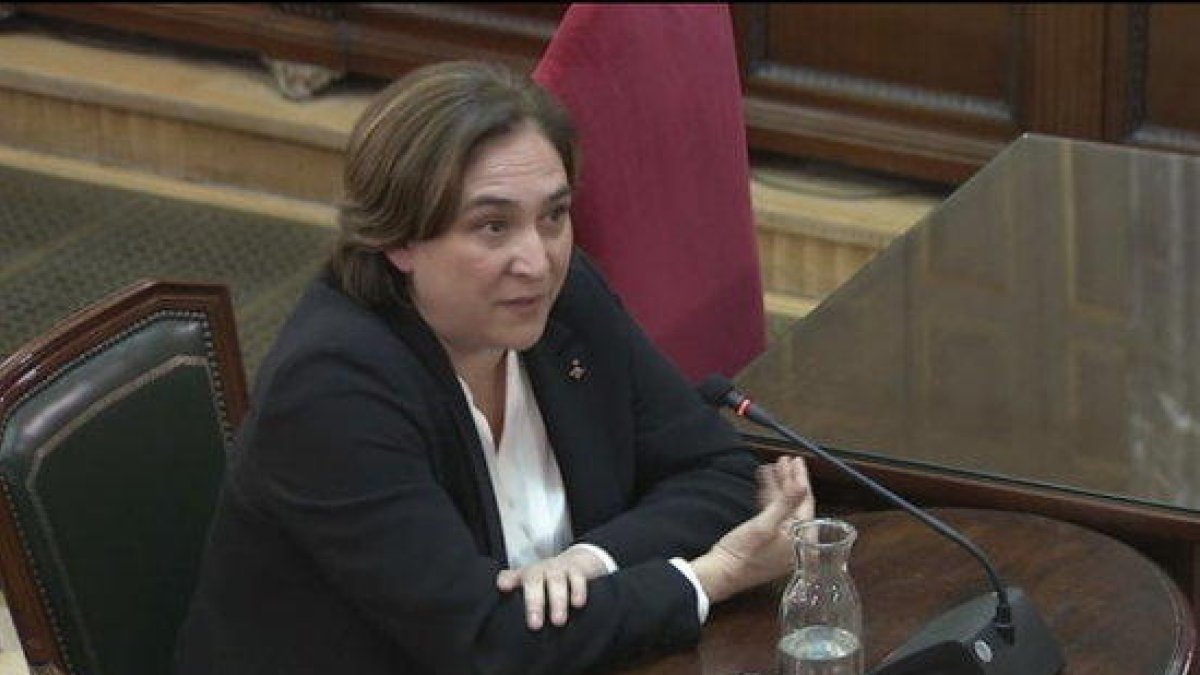 La alcaldesa de Barcelona, Ada Colau, durante la comparecencia en el Tribunal Supremo.-