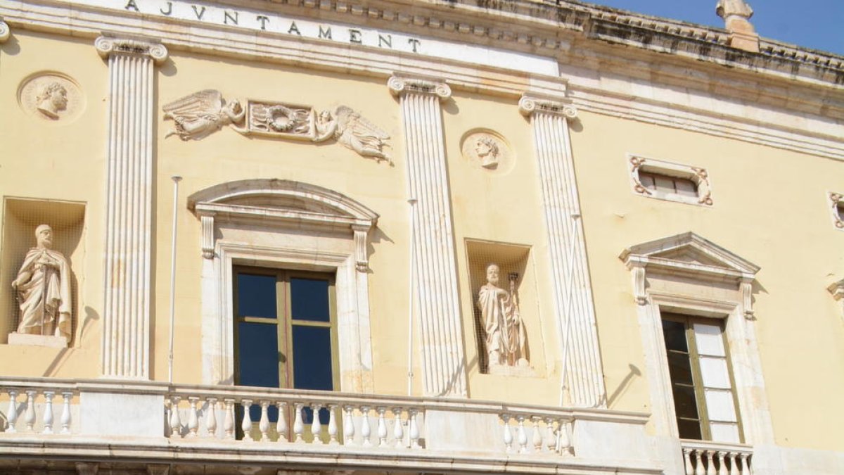 Ballesteros i Barberà, en la puerta del Ayuntamiento de Tarragona