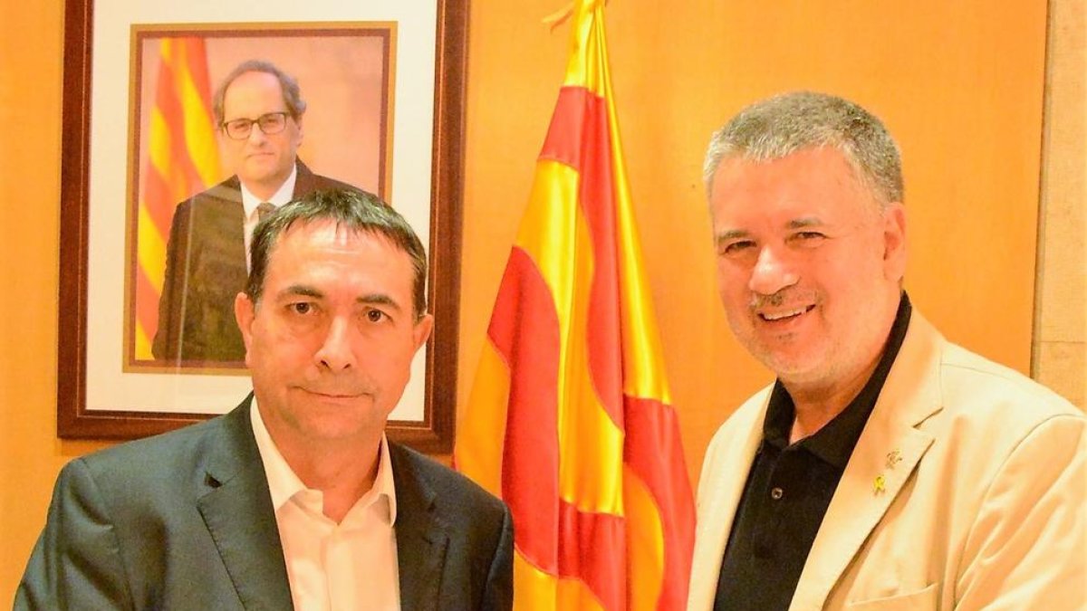 L'alcalde de Tarragona, Pau Ricomà, i el director del Complex Industrial de Repsol a Tarragona, Josep Francesc Font, durant la reunió.