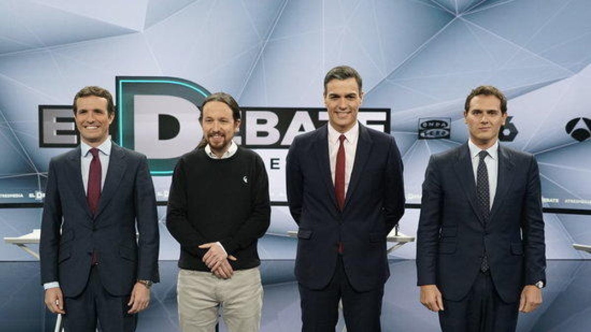 Los cuatro candidatos a presidente del gobierno español el 28-A antes de empezar el debate en Atresmedia.