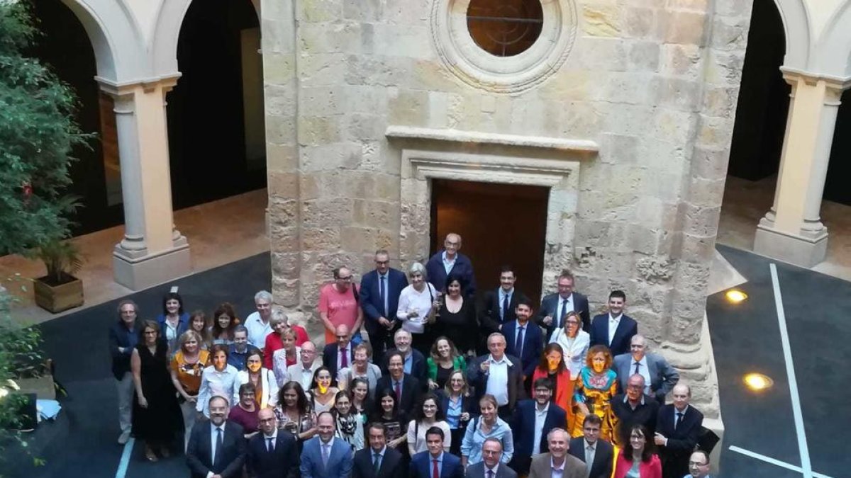 Participantes al acto de clausura del programa de Educación Financiera en las Escuelas de Cataluña (EFEC).