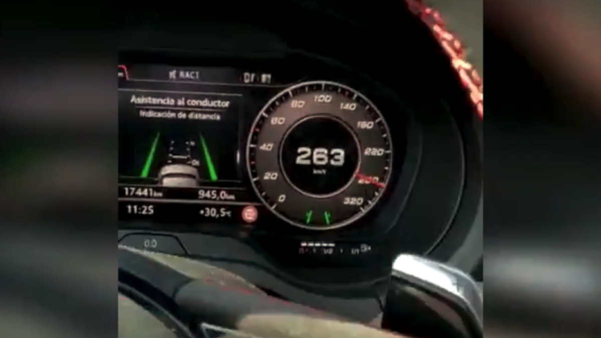 Captura del vídeo en el que se puede ver como el hombre circulaba a 263 km/h.