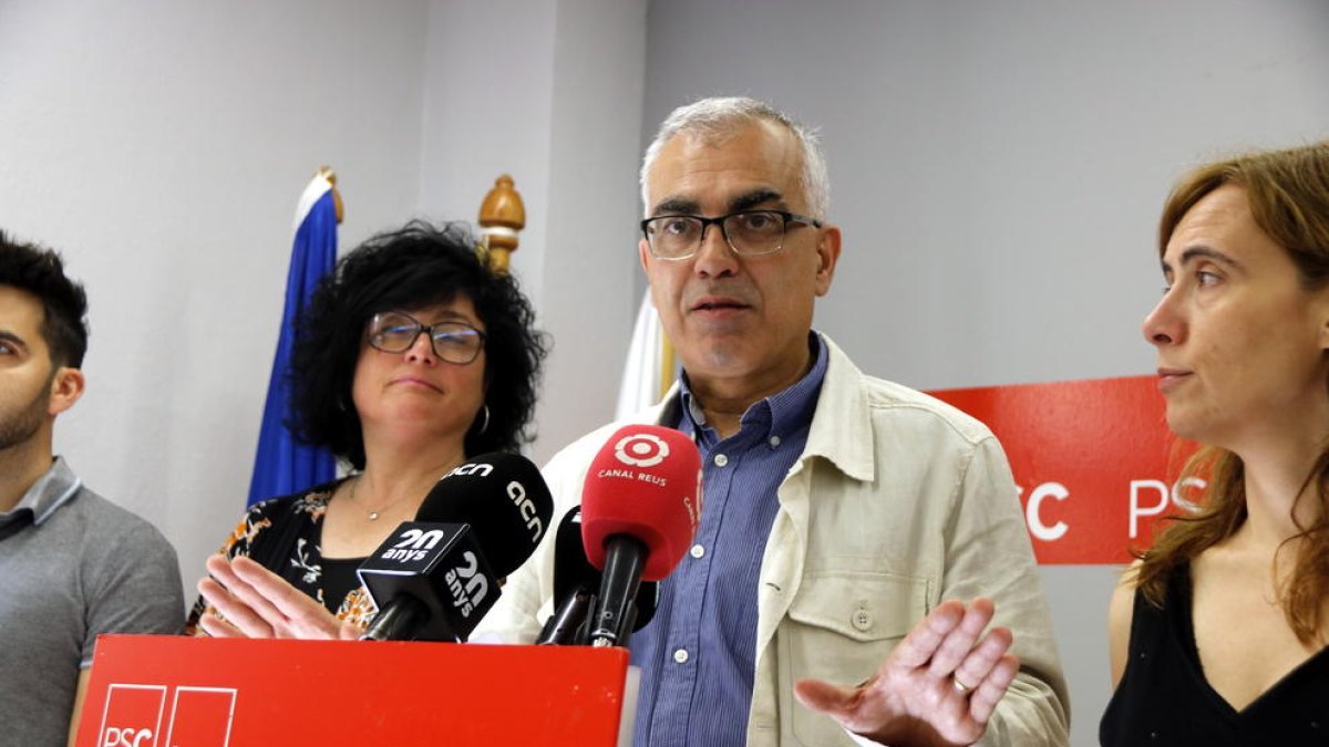 Pla mitjà del cap de llista del PSC de Reus, Andreu Martín, en roda de premsa el 14 de juny del 2019