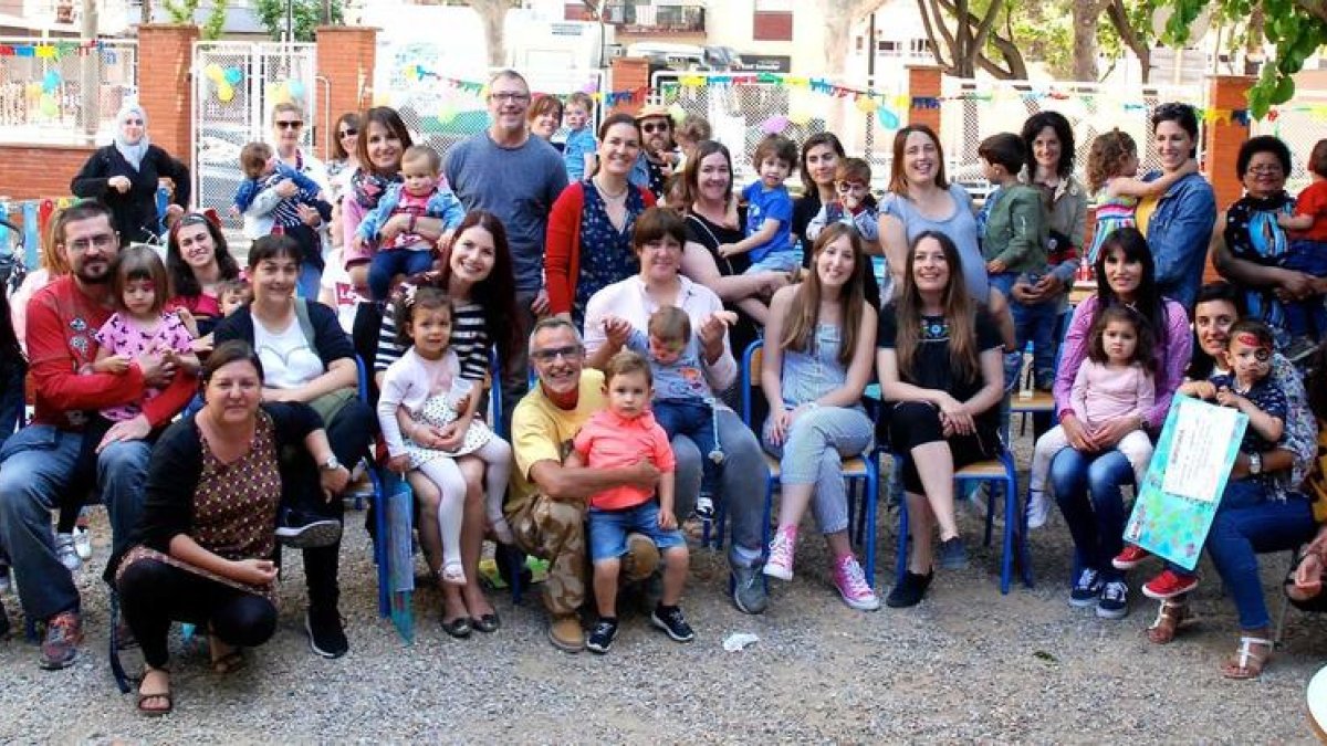 Imatge de l'acte de cloenda de les activitats del curs d'enguany a l'Espai Familiar Saltirons de Cambrils.