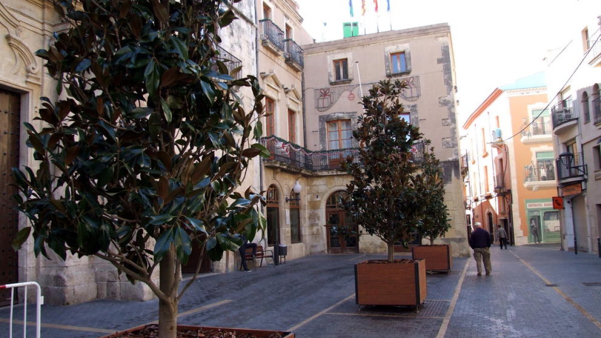 La plaza Vella del Vendrell, con el Ayuntamiento en el fondo, en una imagen de archivo.