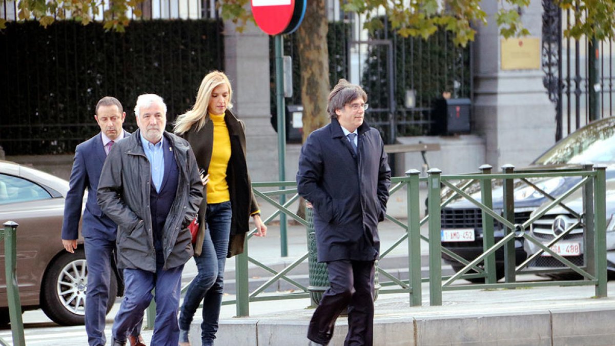 Llegada de Carles Puigdemont, acompañado de Jami Matamala, en la Chambre du Conseil de Brussel·les por|para la vista de la euroorden