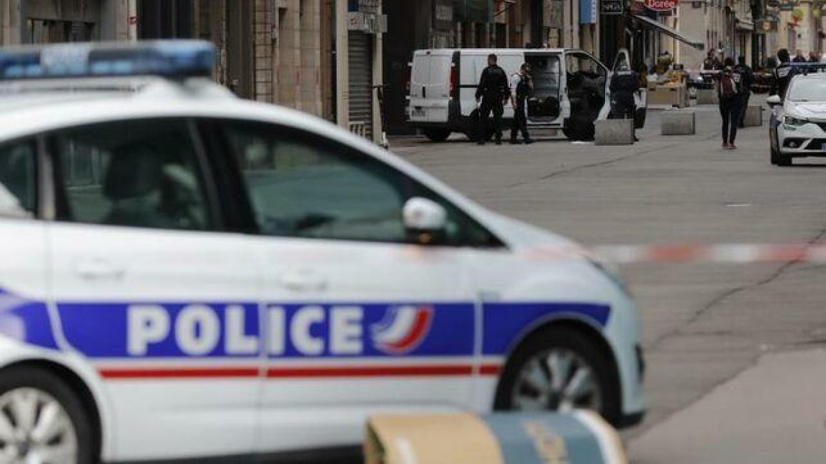 Un vehículo policial en Lyon