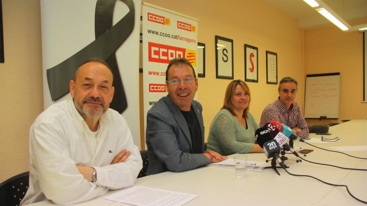 De izquierda en derecha, Manel Güell, Vicente Moya, Cristina Torre y Francesc Montoro, responsables sindicales de CCOO.