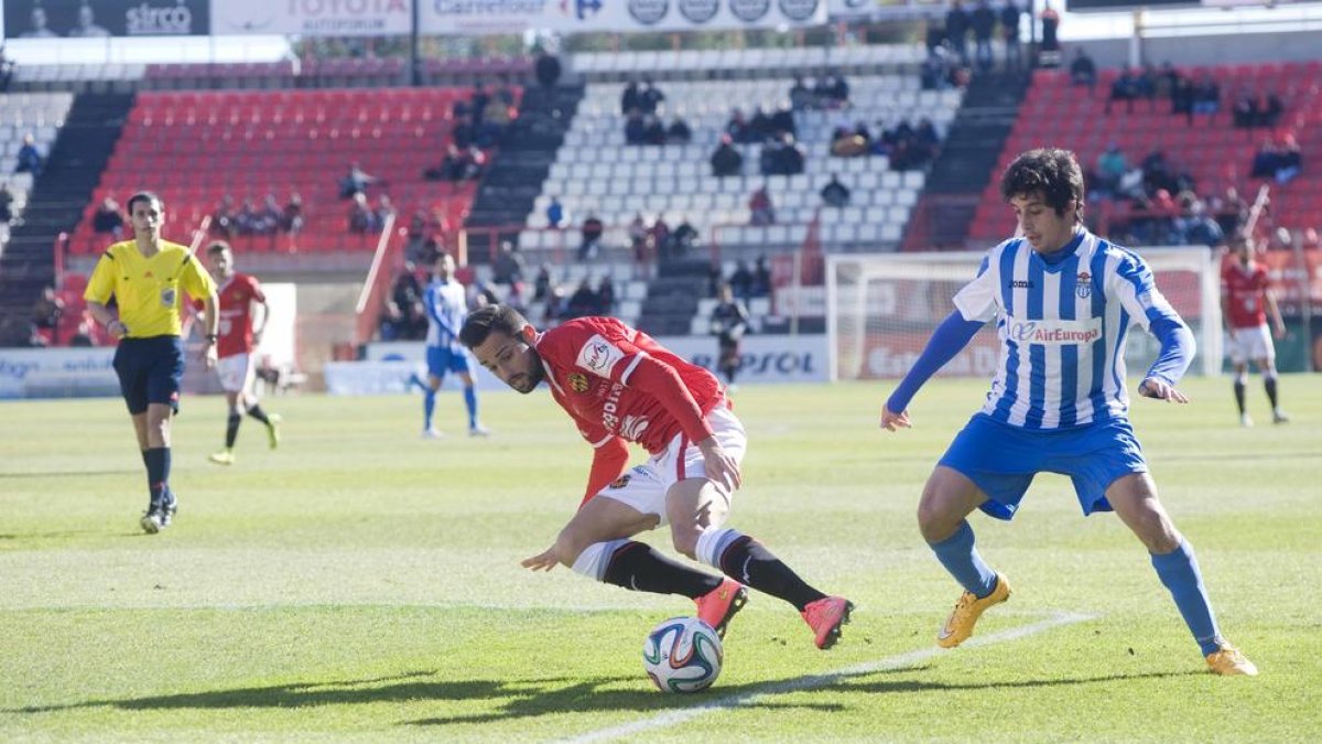 Ferran Giner, durante un partido entre el Nàstic y el Atlético Baleares en el Nou Estadi.