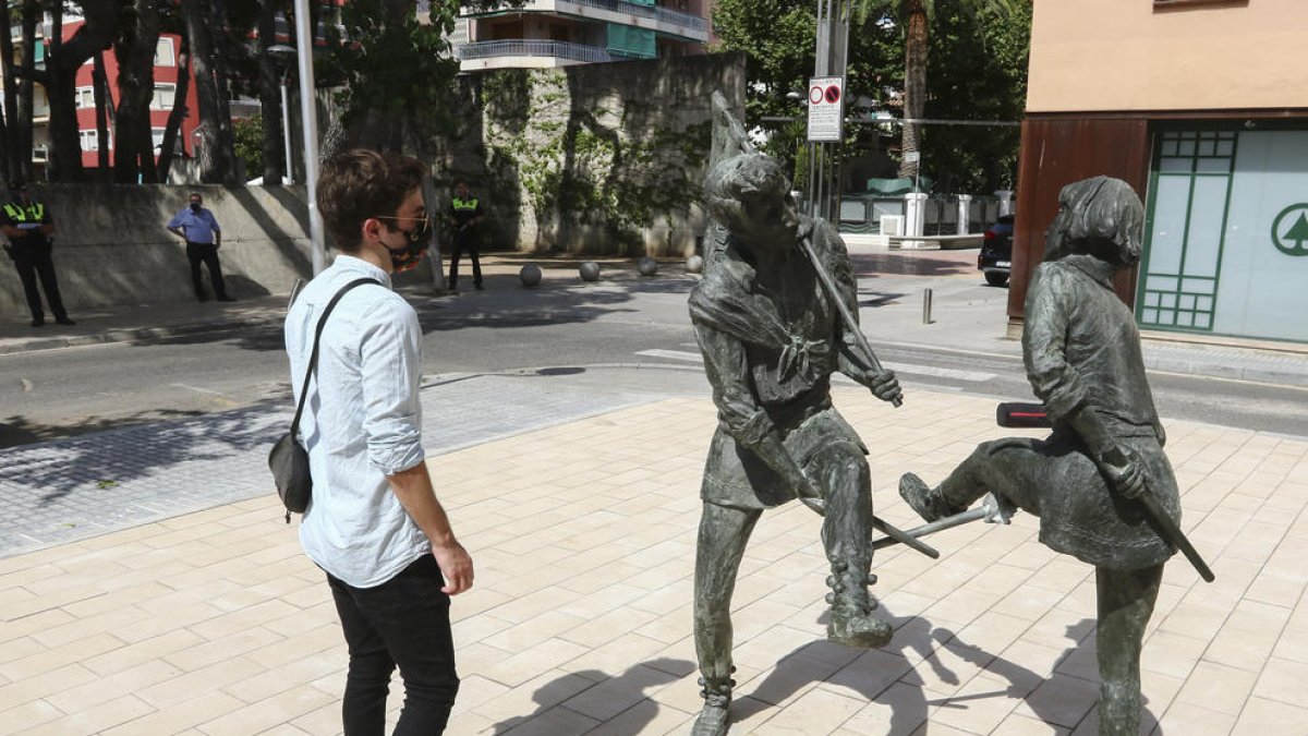 L'escultura va ser inaugurada ahir a la nova plaça.