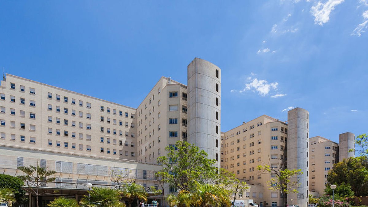 La niña ha sido trasladada al Hospital General de Alicante.