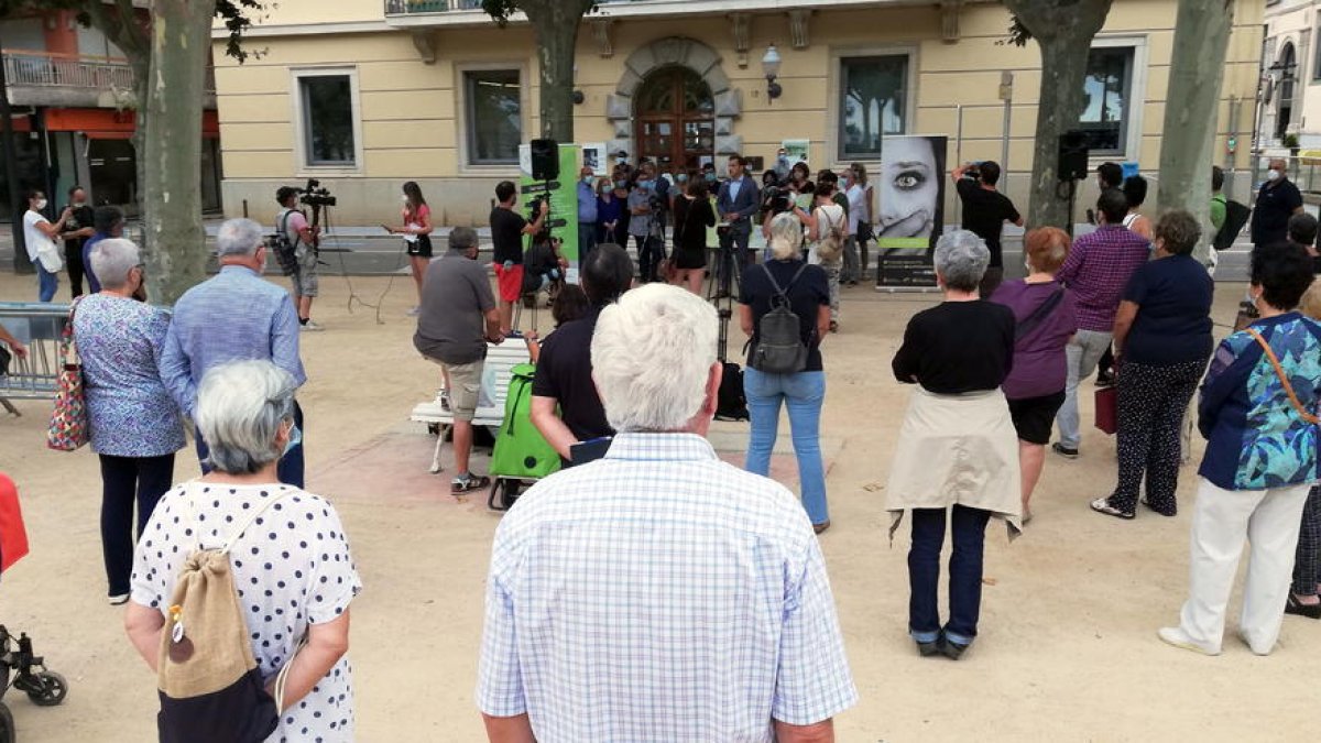 Concentració per condemnar l'atac amb àcid a una dona i la seva filla a Sant Feliu de Guíxols.