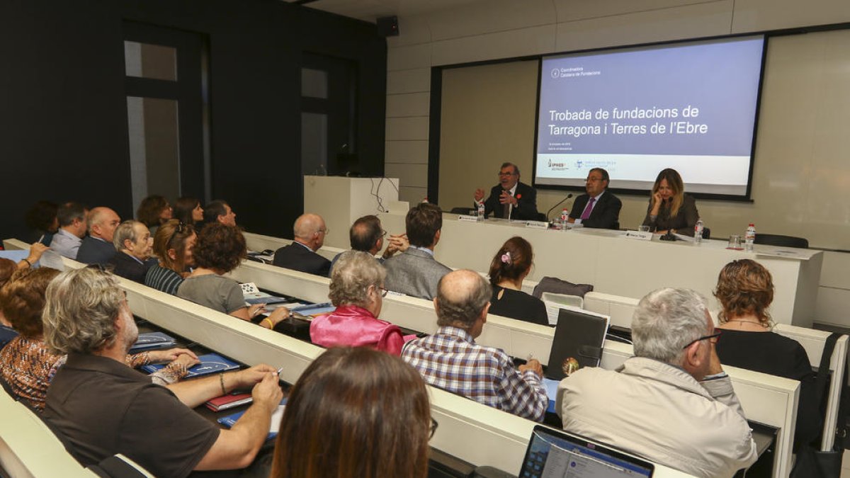 La trobada va reunir un important nombre de representants de fundacions d'arreu Catalunya.