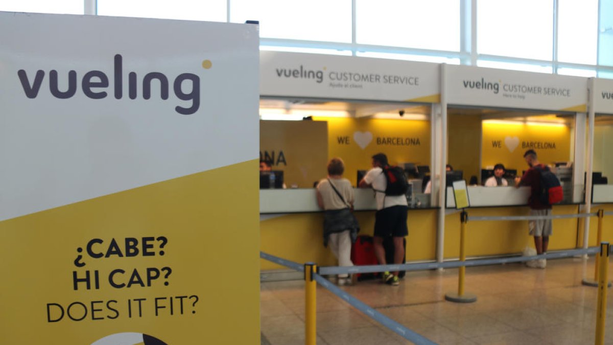 Mostrador de reclamaciones de Vueling en el aeropuerto del Prat, el 24 de agosto del 2019