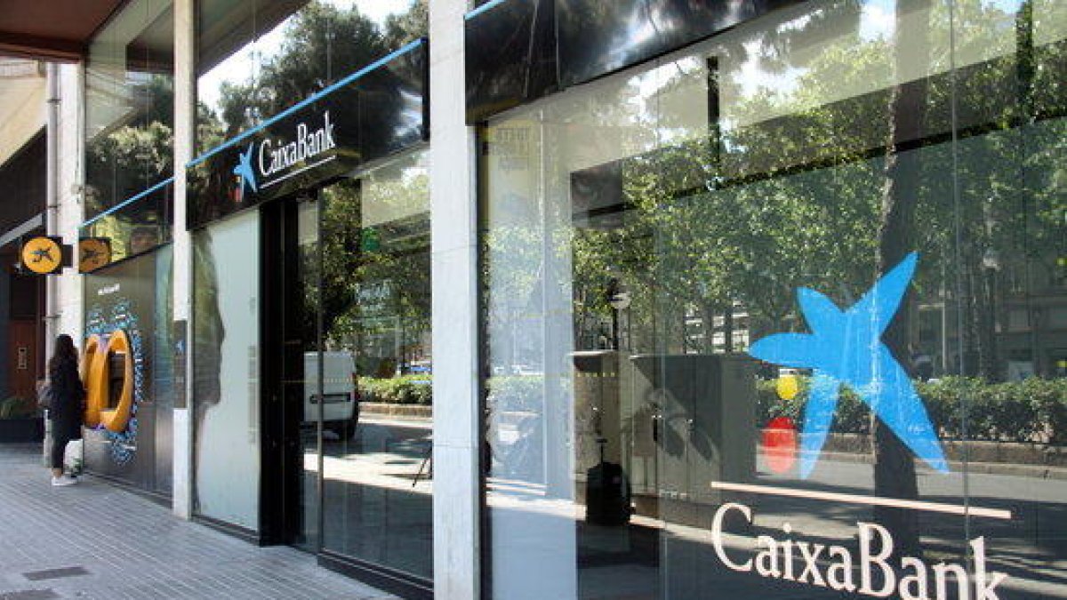 Imagen de archivo de las oficinas de Caixabank