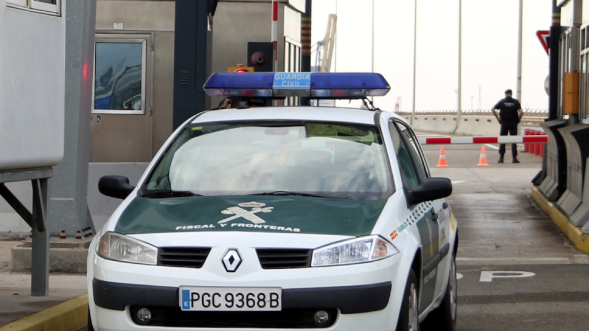 La Guardia Civil ha detenido a dos personas por no confinarse.