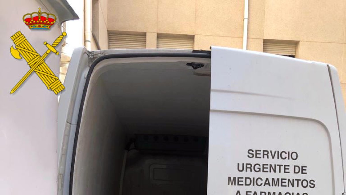 La furgoneta amb la falsa inscripció de servei urgent per a farmàcies