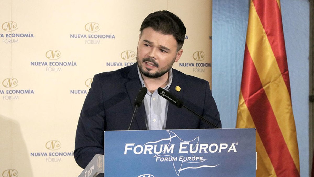 El portavoz de ERC en el Congreso, Gabriel Rufián, pronunciando una conferencia a un desayuno informativo de Foro Europa en Madrid,