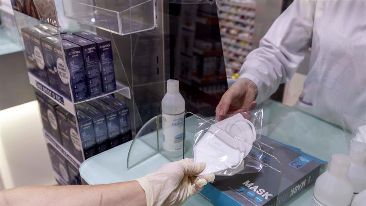 LEs farmàcies són els llocs més segurs per comprar mascaretes, segons els enquestats.