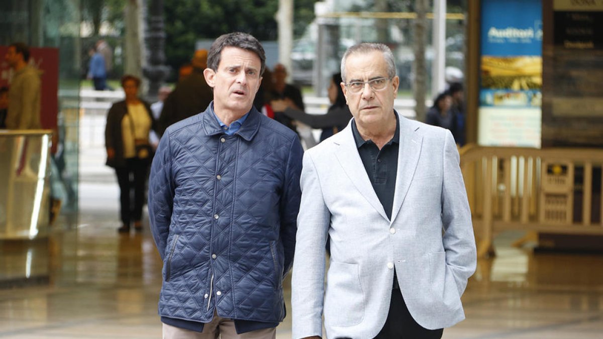 Manuel Valls, y el exministro y exalcalde de l'Hospitalet de Llobregat Celestino Corbacho.