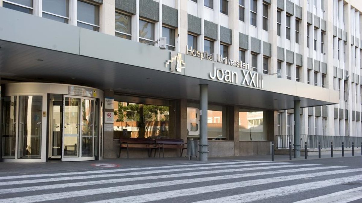 Puerta de entrada principal en el hospital Joan XXIII de Tarragona