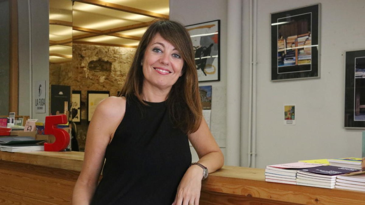 La autora de 'Los impostores', Pilar Romera, en la Librería Calders.