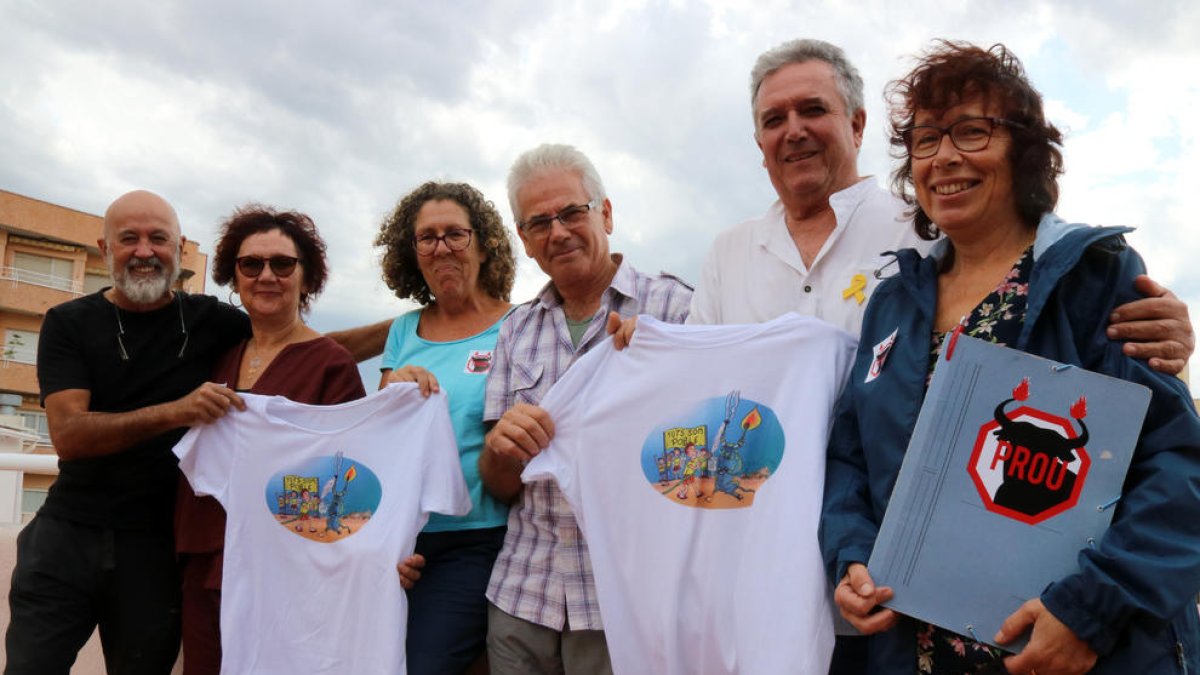 Conjunt dels impulsors de l'associació Tots Som Poble d'Amposta.