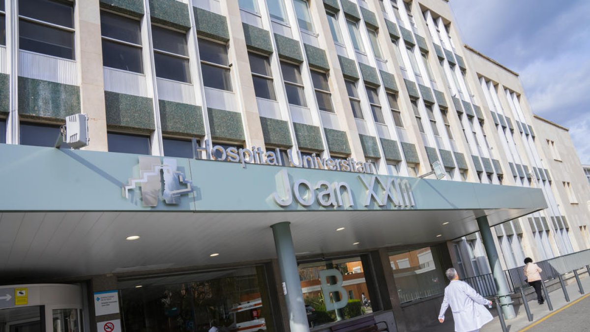 El Hospital Joan XXIII adaptará 5 boxes de la planta de intermedios en los cuales se pueden instalar respiraderos para intubar pacientes.