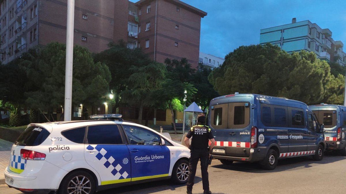 Moment de l'opereació policial a Campclar.