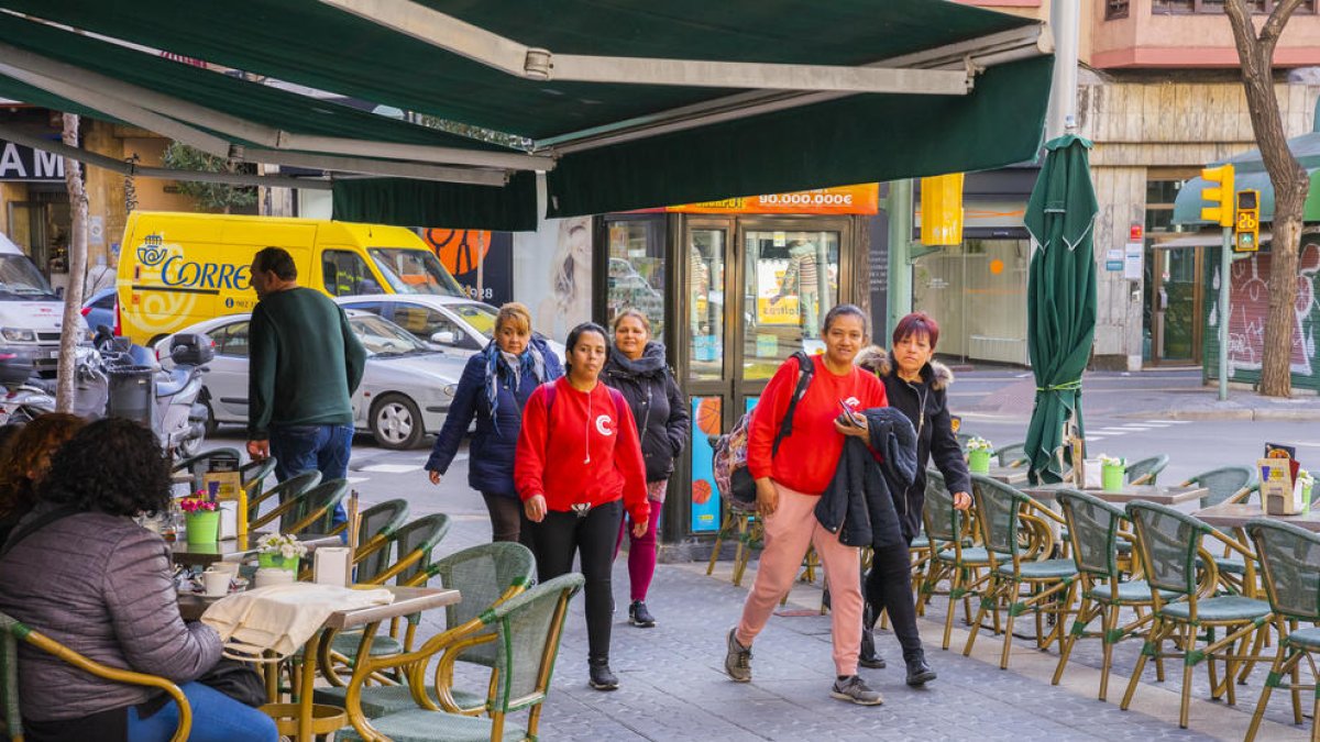 L'aplicació de la nova ordenança obligarà a molts bars a reduir les seves terrasses.