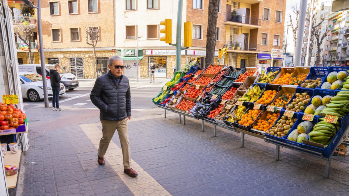 Els punts de venda de fruites i verdures situats al carrer no es podran posar els mesos d'estiu.