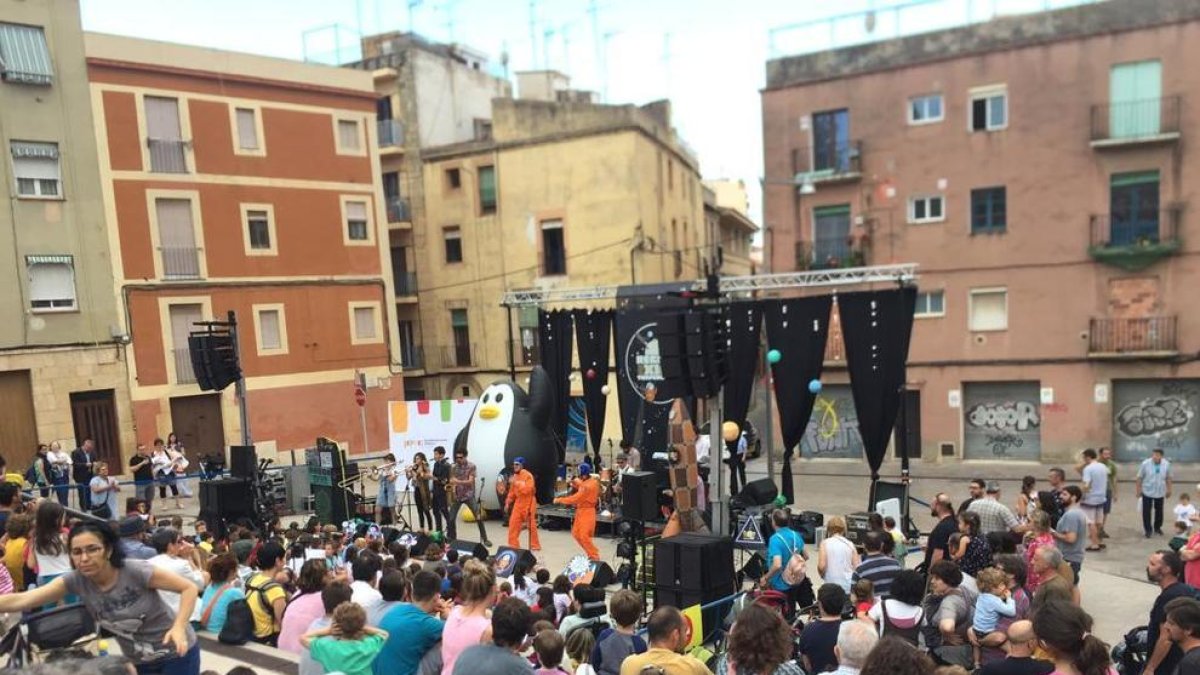 Imatge de l'espectacle a la plaça de la Pagesia.