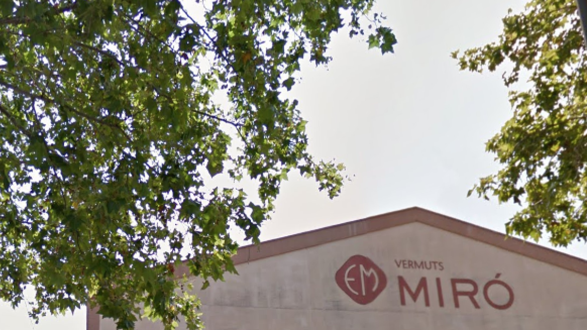Fachada de la sede de Vermuts Miró en Reus.