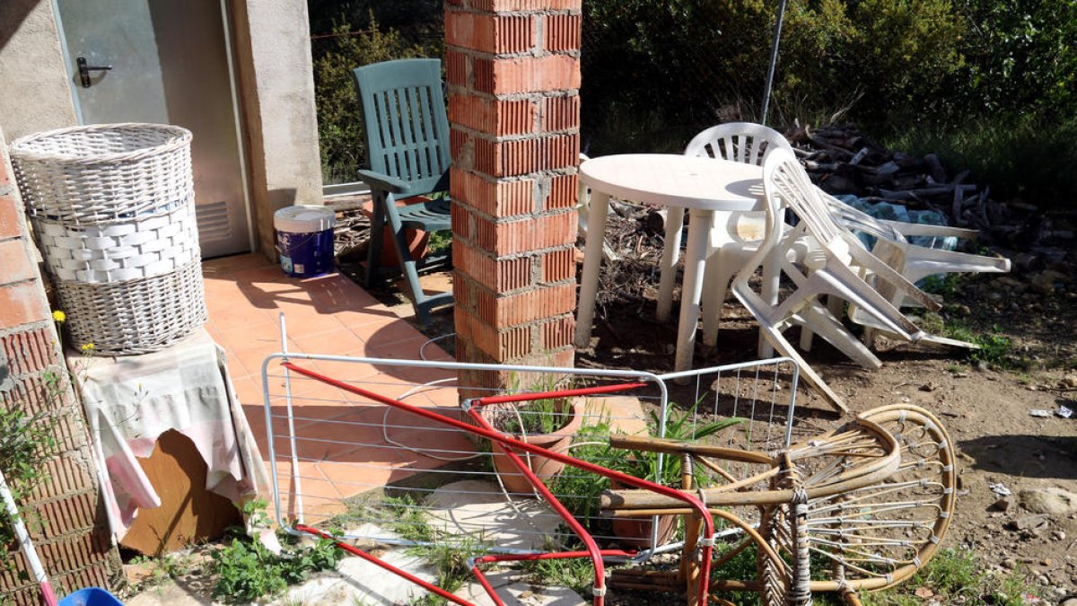 El patio de la casa del Pont de Vilomara donde ha tenido lugar el homicidio.