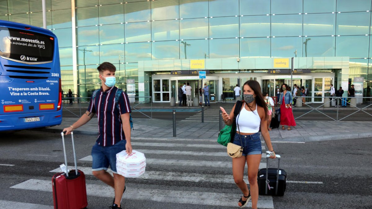 Pasajeros en el Aeropuerto del Prat.