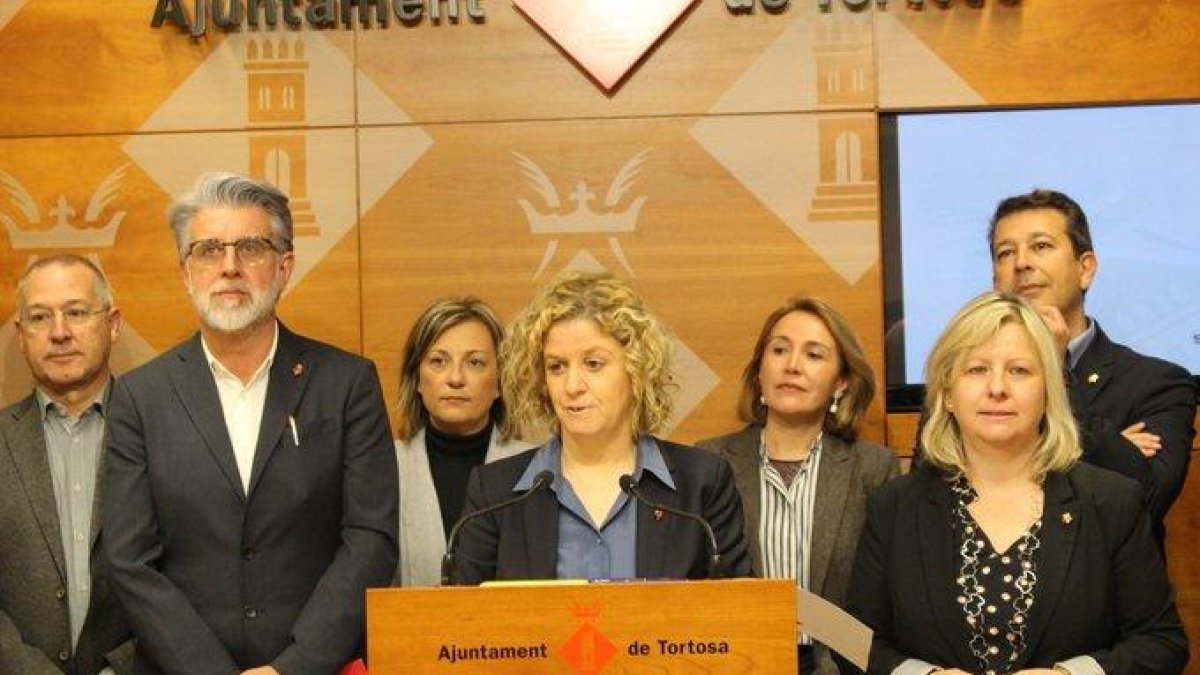 El equipo de gobierno estará formado por diez concejales, siete de JxTortosa y tres del PSC.