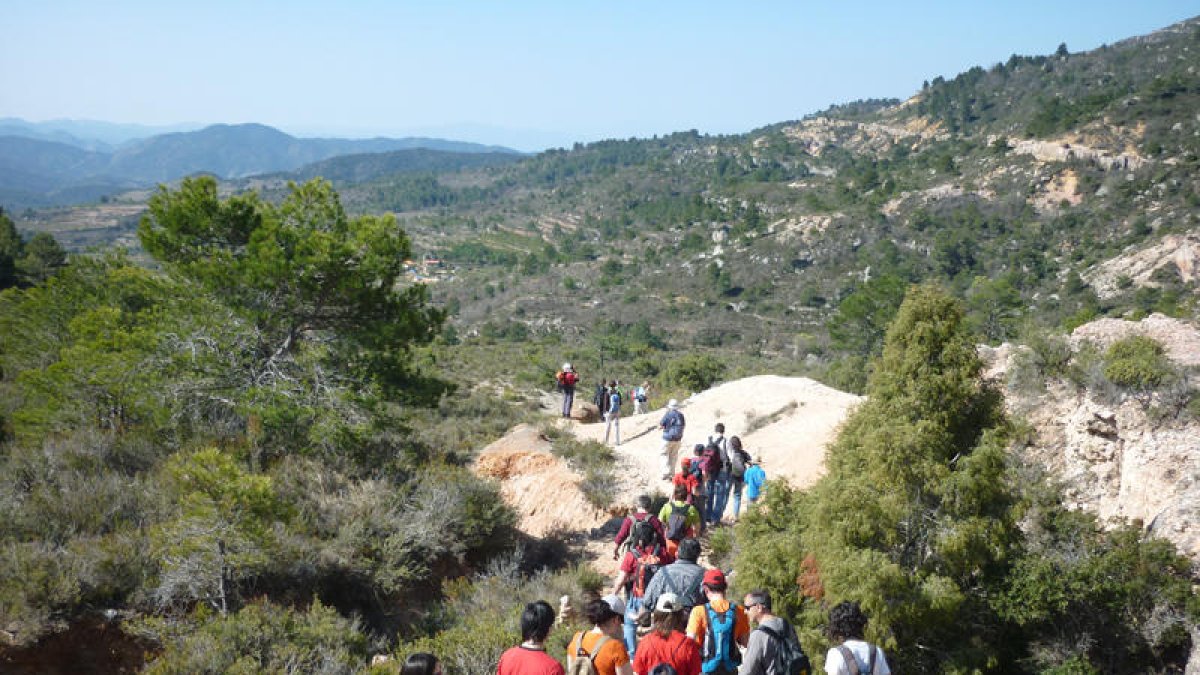 Un grupo de excursionistas en el Parque Natural de Monsant en una imagen de archivo.